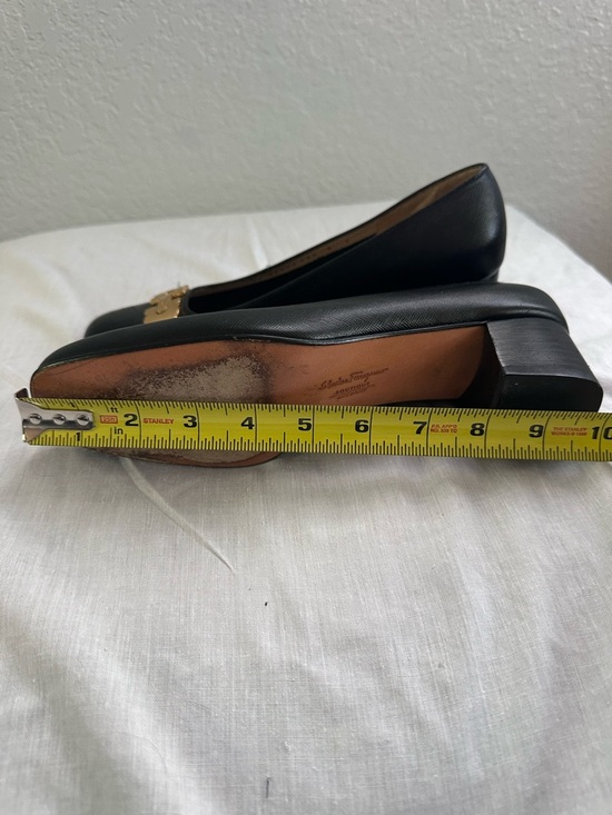 Salvatore Ferragamo Boutique Black Leather Pumps Size 8C Gold Gancini Italy - Picture 13 of 15